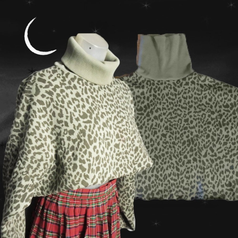 AMERICAN EAGLE Cropped Turtleneck Sweatshirt Leopard Print